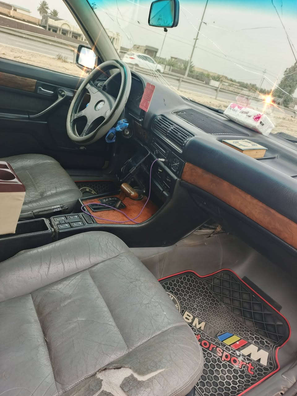 سلام عليكم بي ام للبيع موديل 91حجم 735مكينه كير خير من الله السياره كلش حلوه مصبوغه عام لجماليه كهربائياته شغاله تخم تاير حداديه نص عمر رقم انبار انكليزي سنويه ل30 مكان السياره بابل المحاويل السياره معروضه ب 50وبيه مجال واذا  اكو مراوس حسب  القناعه الشراي يتصل 
***********
