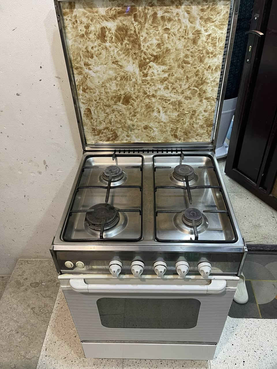 طباخ مستخدم نضيف جداً
بس الفرن نار مالته شويه ناصيه
مكان البلديات سعره ٦٠ وبي مجال بسيط


**إذا كنت صاحب هذا الإعلان وتريد حذفه لأي سبب، رجاءا أرسل رسالة إلى الدعم الفني**