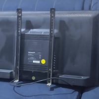 شاشه اصليه • ٣٢ بوصه • نضيفه