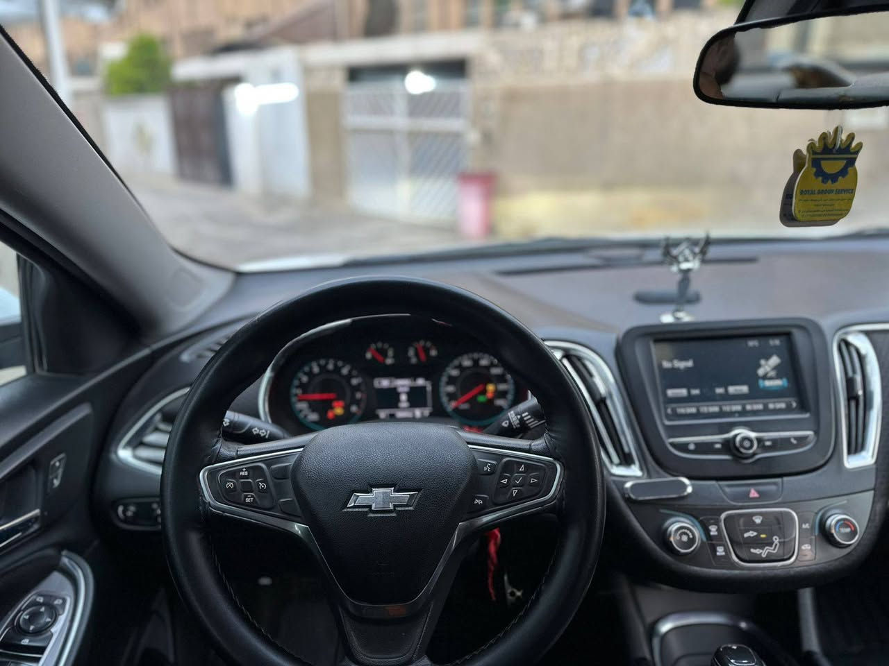 السلام عليكم....
من رخصتـ الآدمنـ المحترم& 🫡
شوفرليت ماليبو 2018 👍🏻
لون ابيض وارد امريكي حادثها جداً جداً بسيط بدون اي تبديل بدون اي صبغ السيارة ما شاء الله كفالة عامة لا ضربة ولا صبغ بيها بارد فقط  مكان حادث أمريكا فقط وطخة بسيطة بالدوسة جهة اليمين صور الحادث موجودة 😊
السيارة جديدة وحلوة كولش 🤗
مكينة 1500 تيربو✈️
 السيارة فول بدون فتحة شاشة فول تحكمات كشن كهرباء  5 بصمات تبريد امامي خلفي كشن كهرباء لايت عالي ناصي زينون بعد الجانيها يعرف مواصفاتها 
حدادية جديدة هسة مسويها 👍🏻
تبريد ثلج🥶
 تايرات جدد عليها ويلات اوباما خلية رياضي😉
 رقم بغداد دولي جديد بأسمي🤓
السيارة جديدة امانة الله بالعافية على الياخذها مكان السيارة بغداد الكرادة قرب فندق بابل 
السعر 119 
***********
