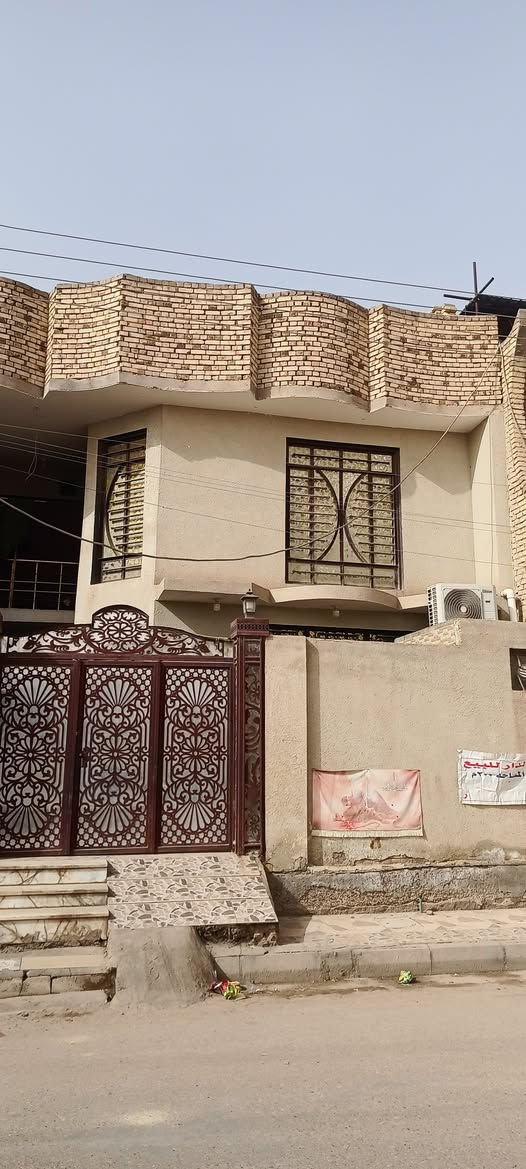 بيت البيع 200 متر طابقين نفس الوقت بيت ومشتمل البيت
العنوان حي الغدير قرب الفلكه القاضي مقابل مدرست جبل الصبر 
  غرفتين جوه وغرفتين بلمشتمل 
 عرض 4امتار و60
طول 4امتار 25
قياس الغرف

صاله
عرض 4امتار و40
طول 7امتارو50

ديوانيه
طول7 امتار و56
عرض 4امتار و45

مطبخ
عرض 4امتار و70
طول 3امتار و96

منور
عرض متره و74
طول متره 98
منور 1

منور 2
عرض متره 69
طول متره 45
منور 2

حمام داخل البيت
طول مترتين و15
عرض متره و65

وحمام خارجي + طرمع 
المشتمل نفس الشي
حمام
مطبخ
صاله
غرفتين
نفس القياس البيت 
صطح كبير
+ صطح ثاني كبير
البيت مبني 2021 جديد الاستفار اتصل عله رقم
***********
