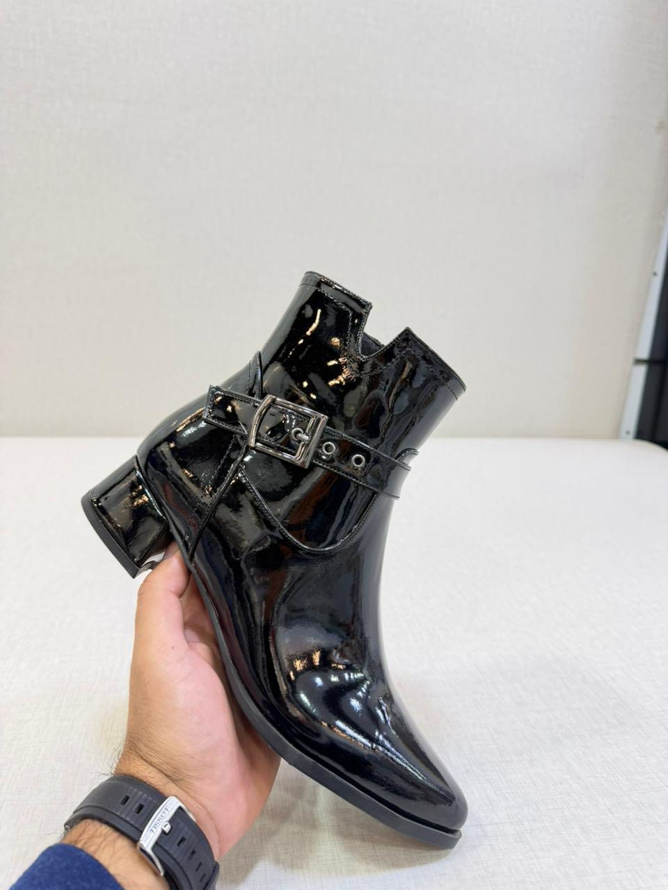 يله بنات اليوم سوين تخفيضات على جميع بوت صار بس 15 الف بلاش صار 
يوجد خدمة كافت المحافظات 
رقم واتساب ***********
