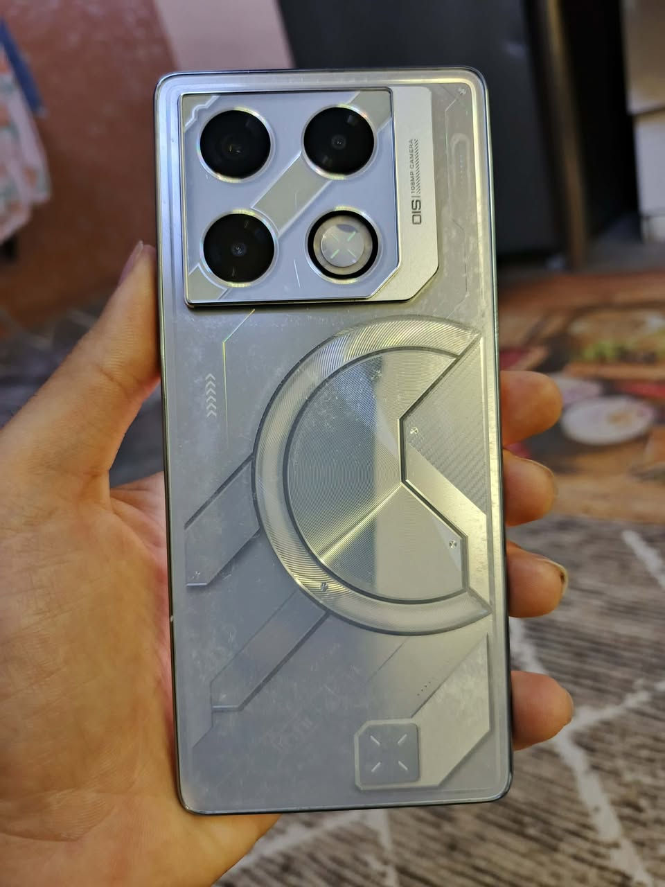 أنفنكس gt 20 pro
نضافه 95% 
ذاكره 256/12
ببجي 120 فريم
 بدون ملحقات 
فقط الي يعلي الصوت شويه طاب جوا مثل ما واضح بالفيديو شغال طبيعي 
جهاز كله بلادي على الفحص 

 سعر 210 شامل التوصيل لأي محافظه


**إذا كنت صاحب هذا الإعلان وتريد حذفه لأي سبب، رجاءا أرسل رسالة إلى الدعم الفني**