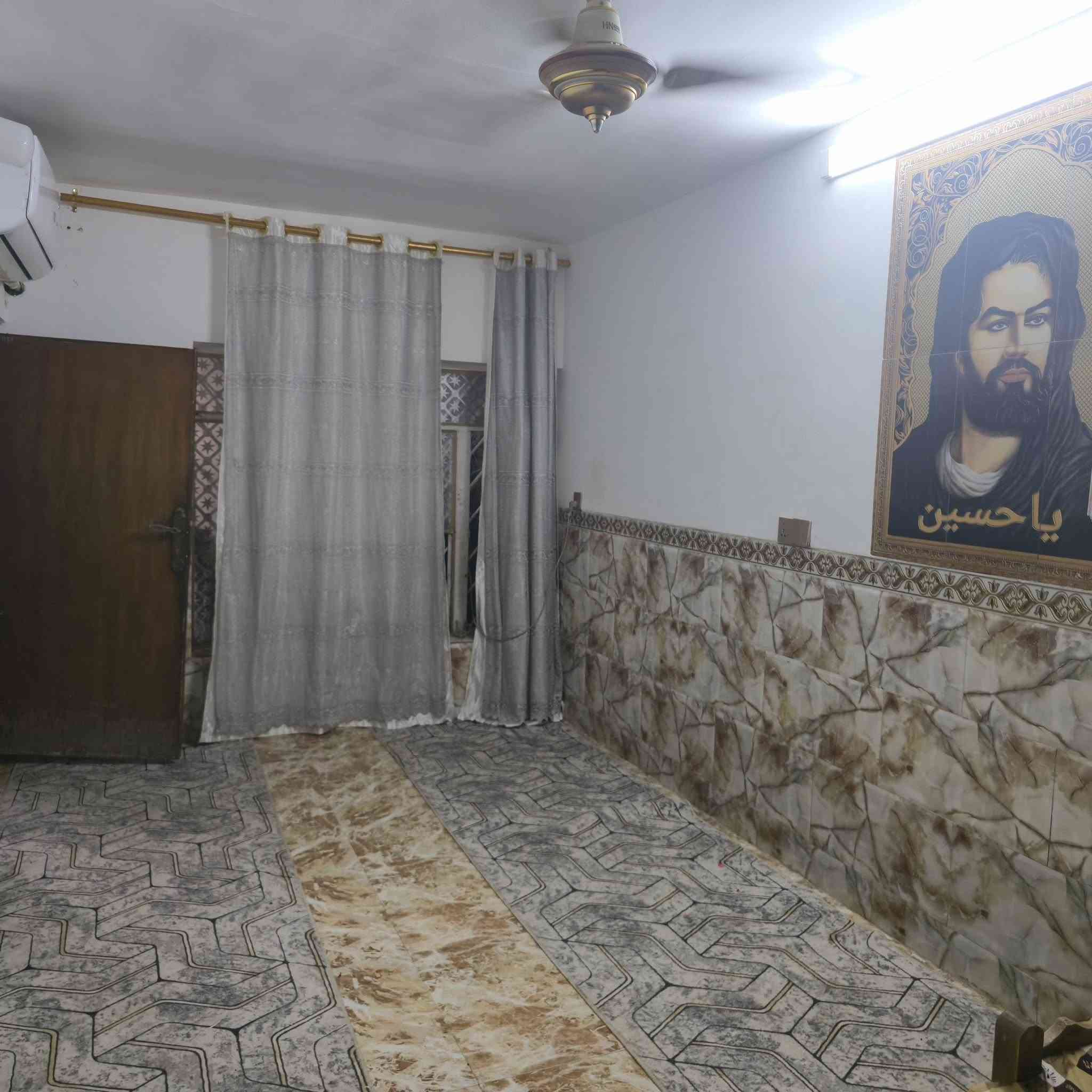 سلام عليكم بيت مساحه ٢٠٠ متر طابقين ٣غرف فوق ٣ جوه زائد مطبخ وصاله حمام داخلي وحمام خارجي عنوان بغداد حي اور مزرعه مريوش مقابيل حي اور للتواصل على الرقم هاذا  ____ ***********
