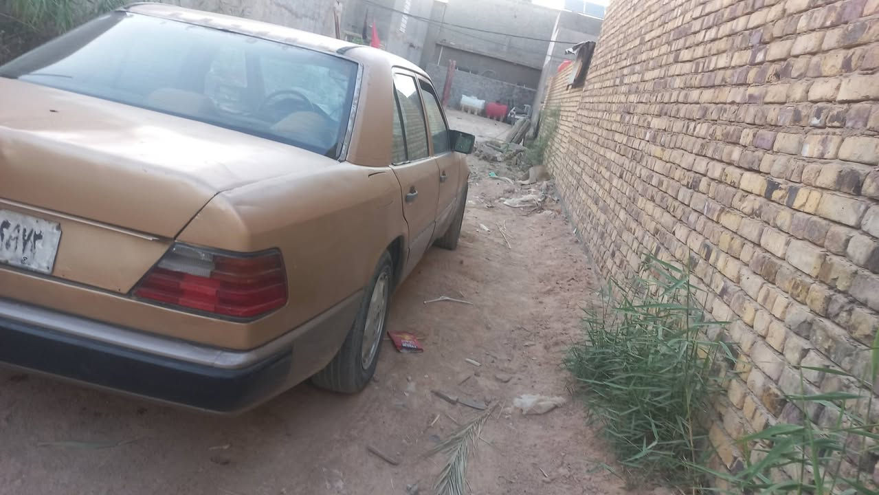 مارسدس دب للبيع سعر ٣٥ وبيه مجال
العنوان حي ميسان 
***********
تبريد عطلان 
تخم تاير جديد
حداديه جديده 
كير محرك جديد 
سياره عوزه تلحيضات بصيطه
