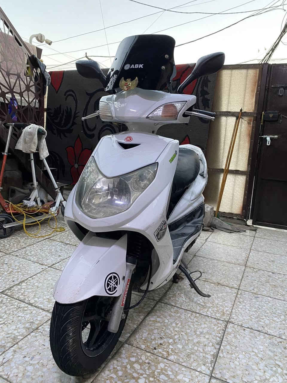 سلام عليكم للبيع دراجه سكنس فحل كابريتر كهربائيات كلها شغاله دبل اشاره مكفوله كفاله عامه مكينه بلاديه ماتنسمع خرسه ربع نكره بكل وقت دهن امزويل هسه بدلته تاخذ دراجه تترحملي السعر 650الف   مكاني بغداد الدوره شارع 60رقمي ***********
