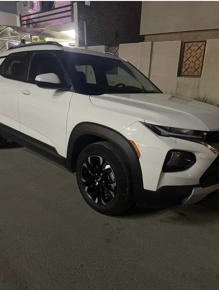 شوفر ترل بلايزر ابيض 2023
مواصفات :-

تحديد مسار

اوتو ستوب

تحذير تصادم

مثبت سرعة

كشنات تدفئة تبريد

وباقي مواصفات الطبيعية

سيارة مناقصها شي فقط دبة

الزراكة مزروفة.

حادث حسب مموضح بالصور

ومابيها اي صبغ.

صارت بيها ضربة خفيفة و موضحة بالصور ايضا

سيارة ماشيه 54000 ميل قابل للزيادة

محرك 1300 3سلندر

سعر 133$

***********
