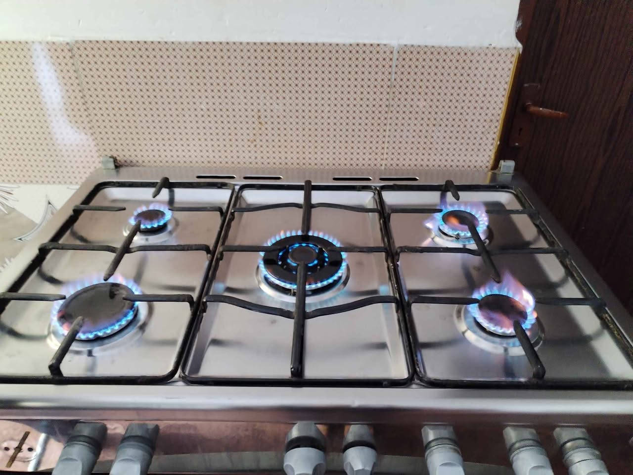 طباخ مصري جمسون كلش نضيف كله شغال السعر ١٦٠ بي مجال قليل العنوان كوت حي الجهاد قرب مدرسة رمضان الرقم *********** دهل اوران, واسط
