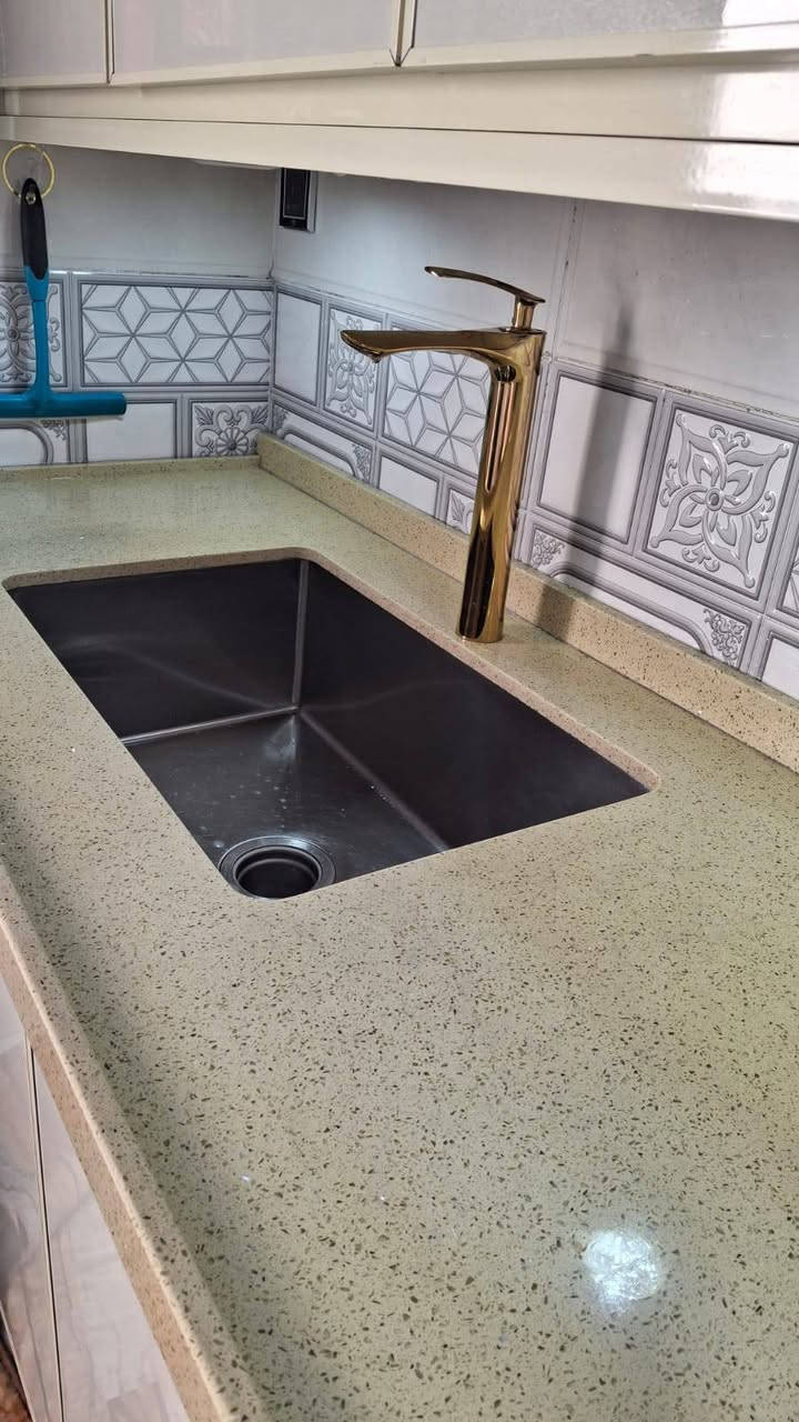 السلام. عليكم.
للبيع. سنك. وملحق. وياه. الطول. مترين. وارتفاع. الملحق. متر. ونص. حطاطه. جديد. السعر. 800. للاستفسار. ***********
