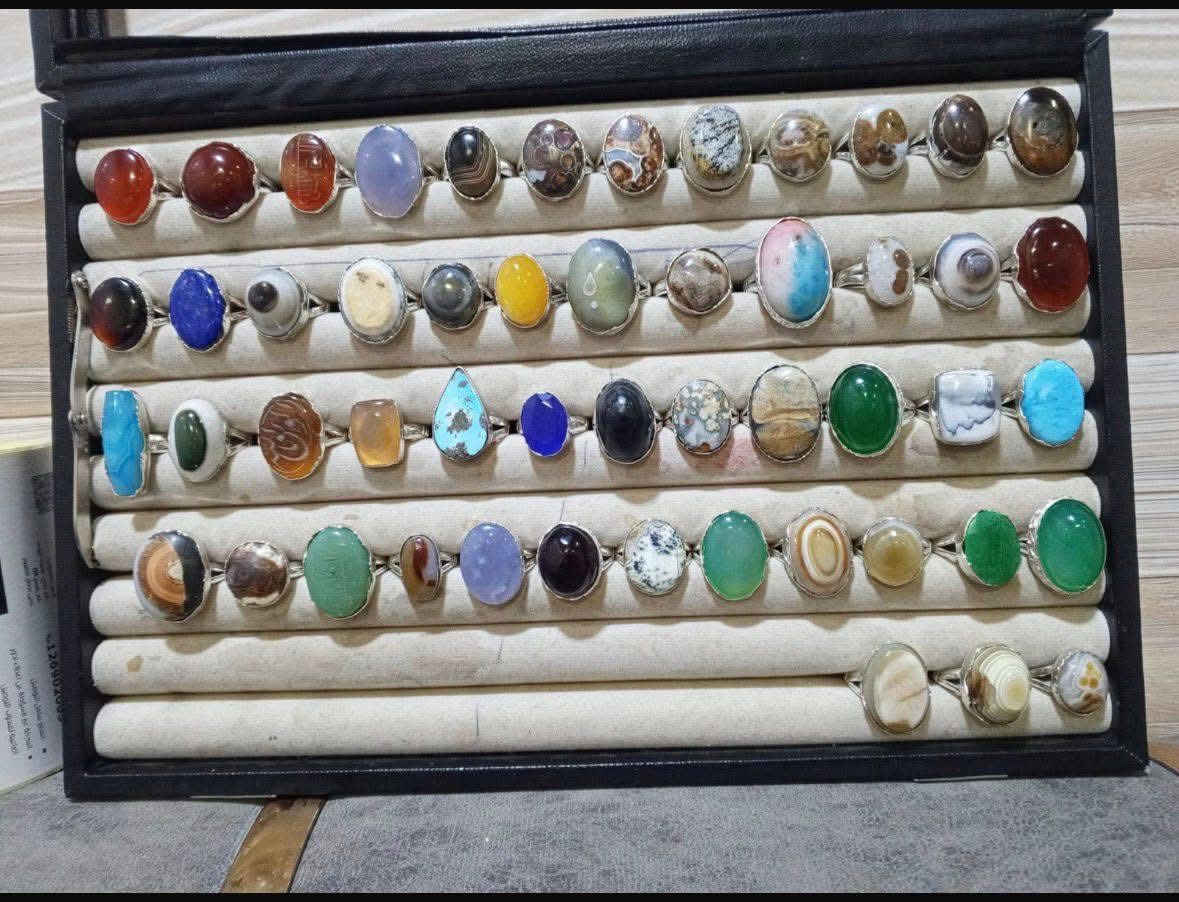 القطعة علة  20 قفل بيع سريع  شلع مابيع مفرد وزنهم كيلو كلهم احجار طبيعية وفضة 925 صياغات يدوية الاستفسار خاص*********** واتساب متوفر توصيل
