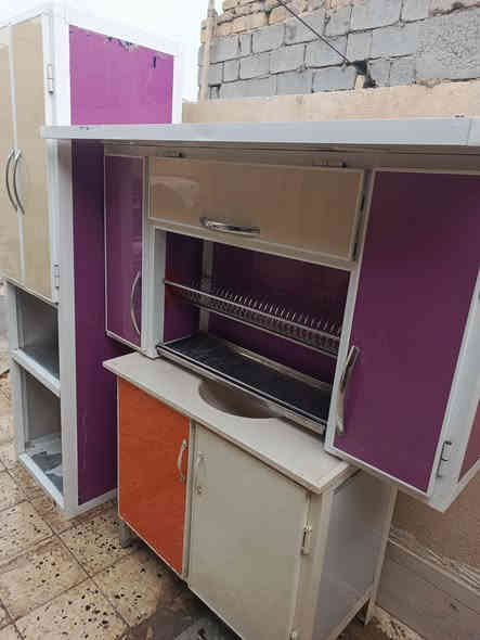 كاونتر3قطع سنك متر والمعلق مترونص سعر200بي مجال عنوان حي التضحيه شارع العلوة***********
