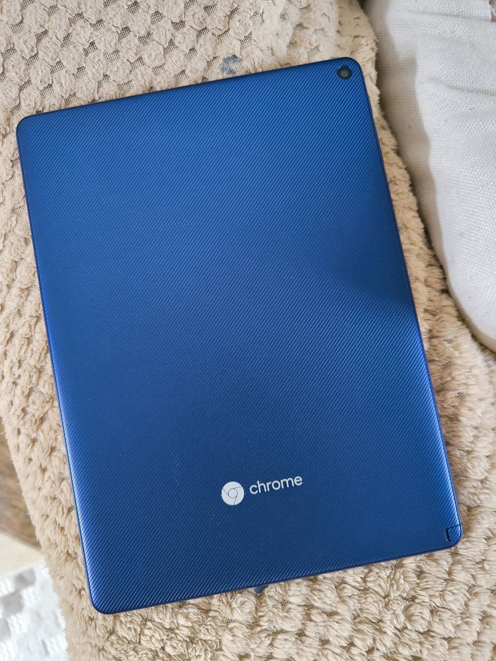 تاب ماركة ايسر الأمريكي شاشة حجم 10 دقة عالية ذاكرة 32 عشوائية 4 بطارية 8000 بي منفذ رام وقلم خاص بي منفذ شحن تايب سي 65 واط الجهاز كلش نظيف توصيل موجود 