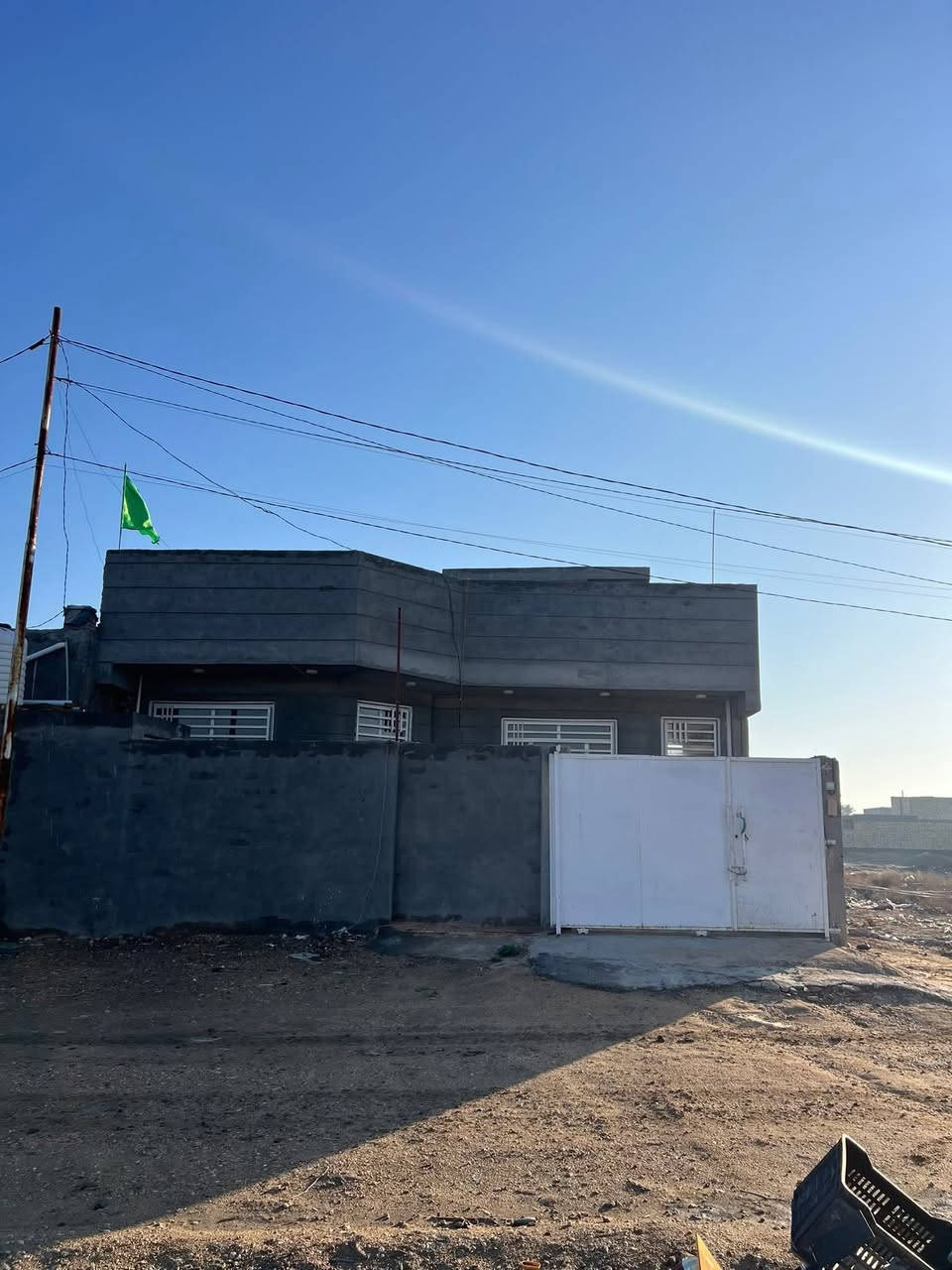 يت لإيجار بيت جديد وجاهز من كلشي بيه خط مولد وسخان وتانكي وموطورمي بي غرفتين وصالة وحمام ستقبال  
كرهباء ومي جاهز مساحت٢٠٠ مكانه بابل حله نيل يم مدرسة صينيه ضبط ***********📞📞***********
