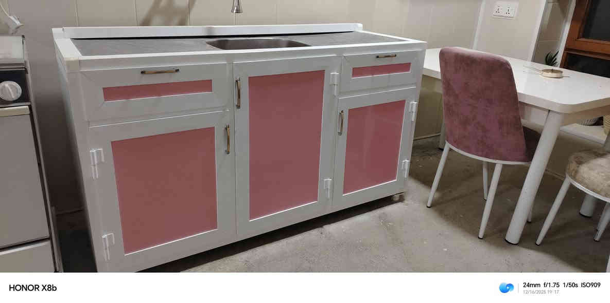 ئەم عەشیانە بۆ فرۆشتن بێ عەیب و جوان
کەوانتەرەکە  2.5 دوو مەترو نیو 
سنیگەکەی 1.60 
نرخ 450 هەزار 

هەژدە قەدەم   BEKO سەلاجەی بیکۆ
نرخ 140 هەزار 

مێزو 3 کورسی 
نرخ 55 هەزار  

شوێن شارەزوور 
0751 104 7569 ژ.م 
***********
