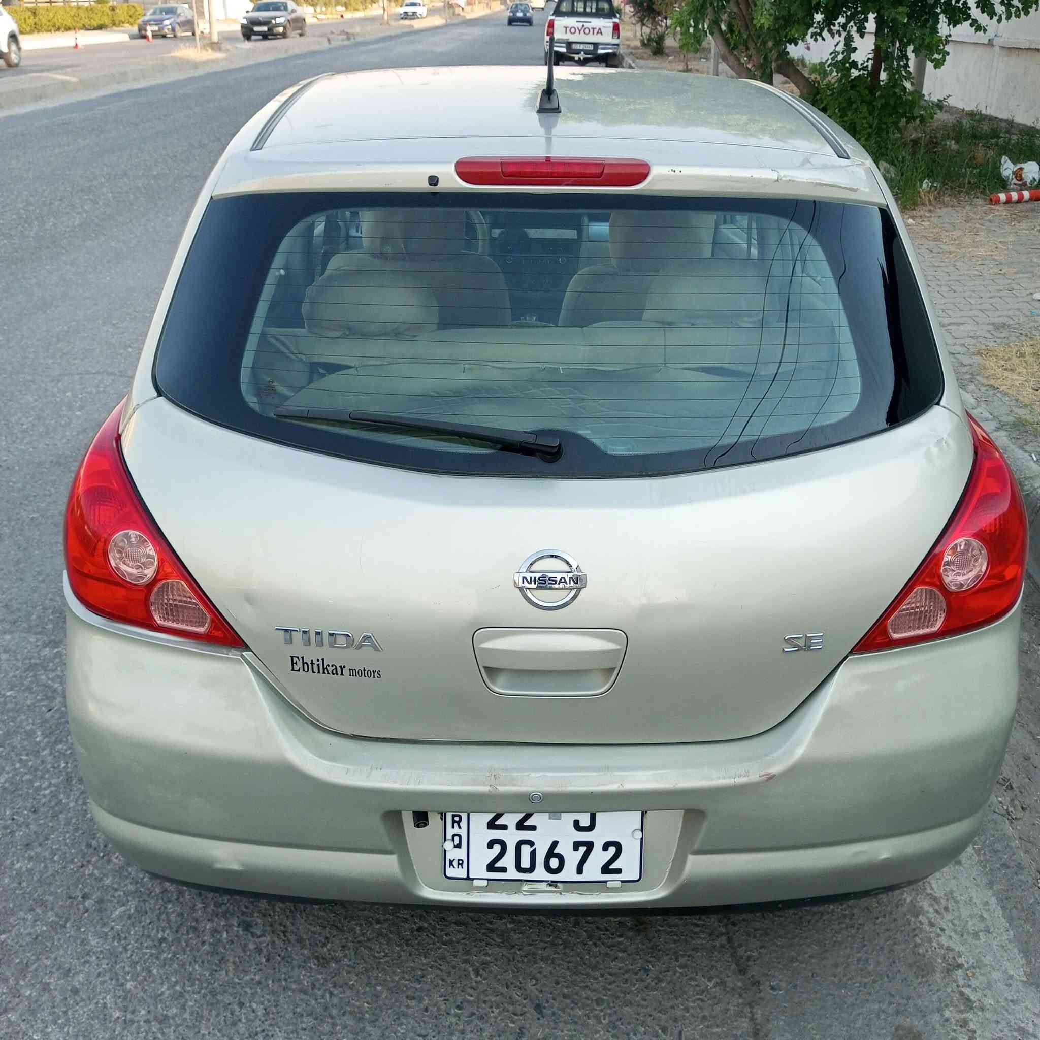 نیسان تیدە مۆدیل 2008بی سبوخ بێ لیدان مەکینەو گێر نەکراوەتەوە بەشەرت هەزەو سەنەوی تازەیە بەناوە خۆمە واکالەش دەکەم  شوین هەولیر سحری 88$ ***********
