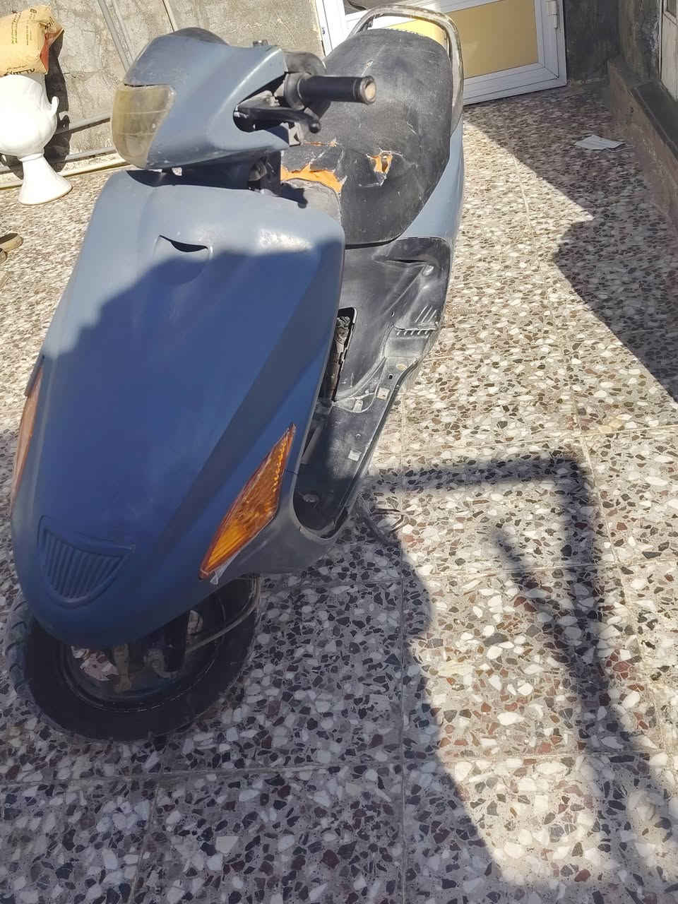 السلام عليكم دراجة فراشة للبيع شغاله سلف هندر شوكت متجيهه ربع نكره السعر 275  الرقم ***********
