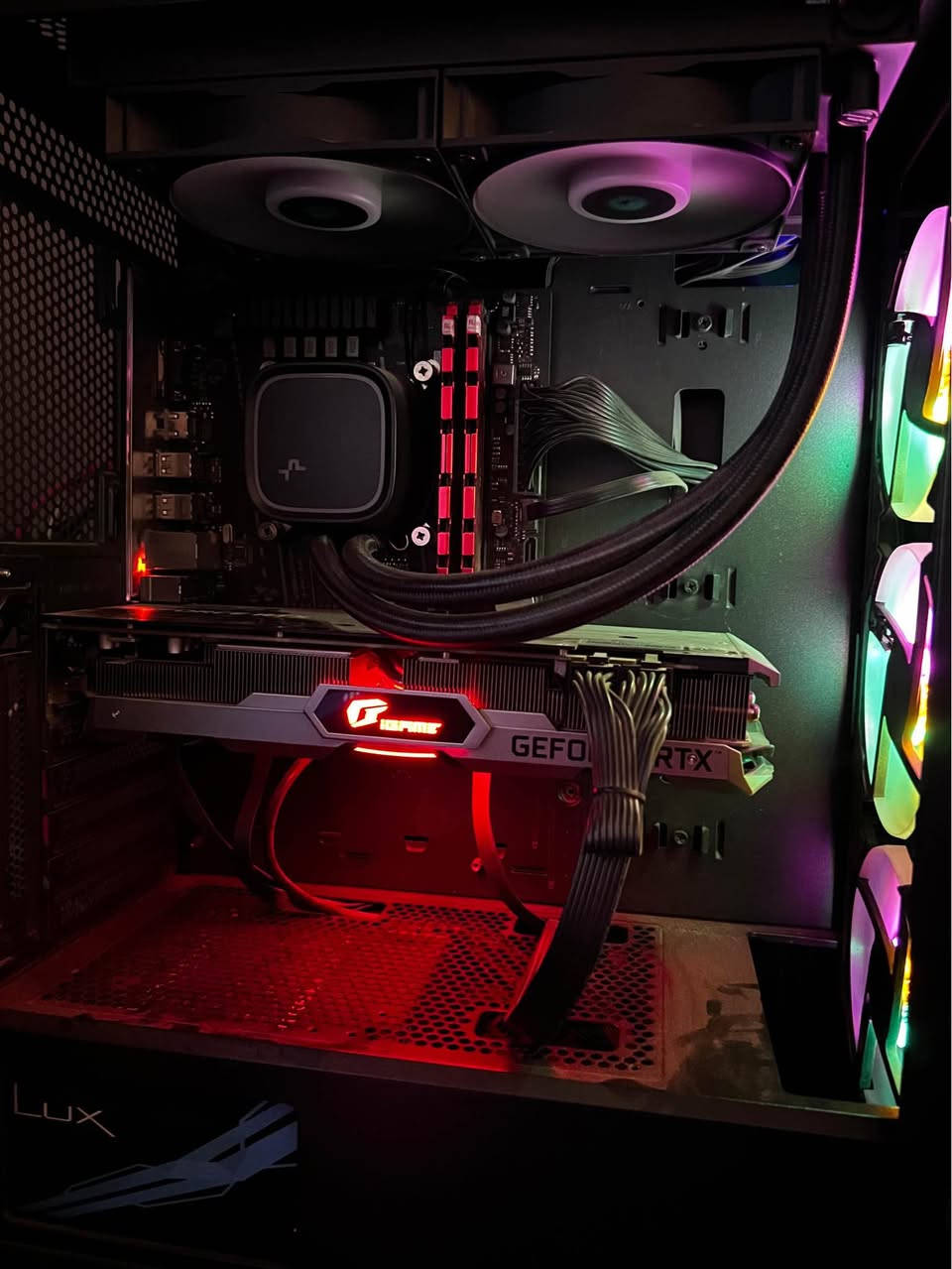 تجميعه 

 جاهز للألعاب والبث …

​المعالج: Intel i5-12400F (الجيل 12).
​الكرت: NVIDIA RTX   I GAMI 3060ti 8G.
​الرام: 16GB.
​التخزين: 256 SSD NVMe (سريع جداً).
>التخزين 1Thhd
البورد ASUS PRIME H610M-K DDR4

الكيس (مليون 100 )

​الشاشة (130) :  Black woulf بوصة27  / تردد 165hz . 
​( 60)كيبورد مغناطيسي اتاك x68 he
ماوس اتاك شارك ابيض X6 مع قاعده شحن 40
سماعه هايبر اكس كلاود 2 50
باد ماوس 15

يوبي اس 1500  (50)

الكل (1430) الف دينار بغداد, العراق


**إذا كنت صاحب هذا الإعلان وتريد حذفه لأي سبب، رجاءا أرسل رسالة إلى الدعم الفني**