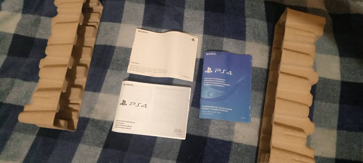 اقرأ المعلومات❗ بلي ٤ سلم نظيف مامفتوح ابد لاي غرض كامل اغراضه كارتونة والكتب عدا السماعة ضاعت اشتريته جديد ب٢٠٢٣ مضموم بالكارتونة وياه يو بي اس نوع راقي وجويستك مبدل كير الايمن بكير مغناطيسي يعني ( مايجيه درفت ) 
انطيك وياه حسابين واحد بيه resident evil 2 و resident evil 3 ريميك وماين كرافت والثاني بيه batman Arkham knight و battlefield 4 السعر 320 مكاني بغداد ابو دشير ماعندي توصيل


**إذا كنت صاحب هذا الإعلان وتريد حذفه لأي سبب، رجاءا أرسل رسالة إلى الدعم الفني**