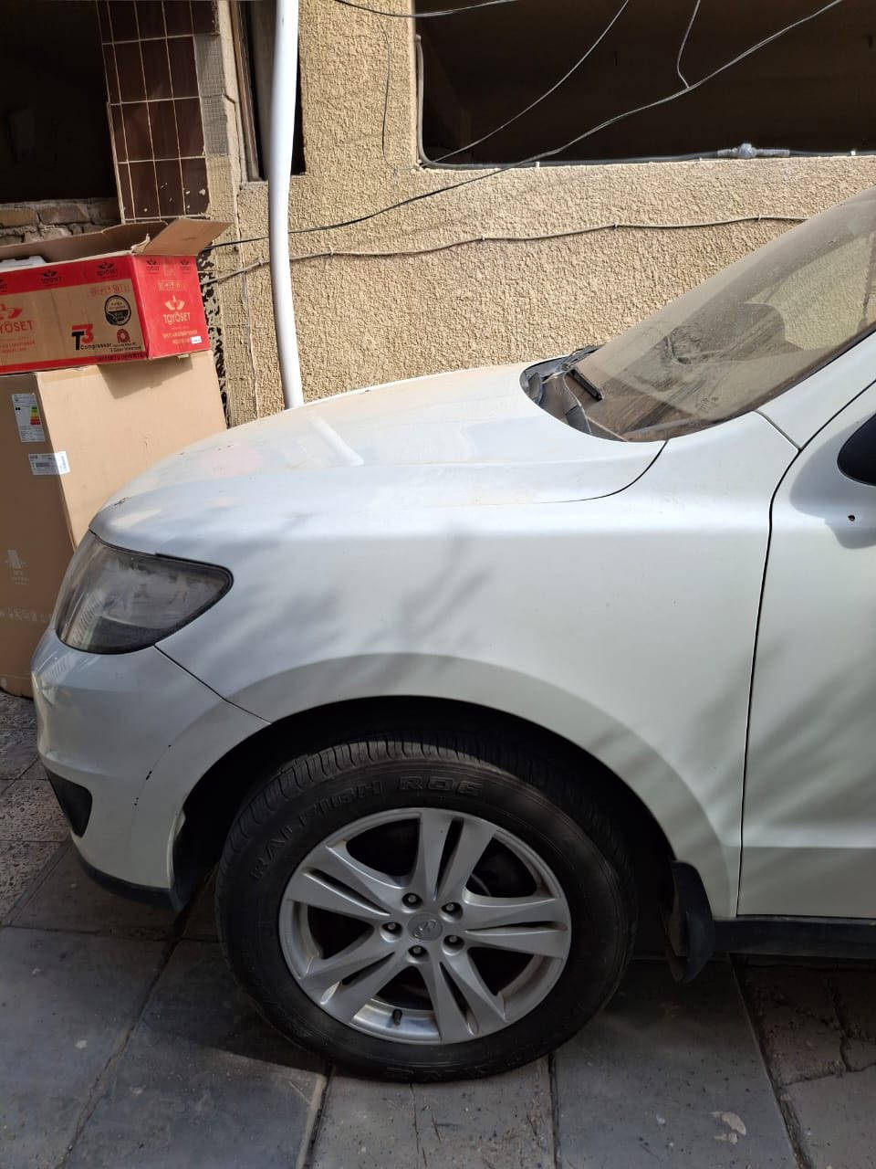 السلام عليكم 
سنتافيا ٢٠١٢ 
مال شركة جديدة لوك 
ماشية ٦٤ 
شاشة كامرة تحكمات 
مابيها لا ضربة ولا صبغ 
محركها ٣٥٠٠  
٦ سلندر 
٧ راكب 
تبريد تدفئة فول 
صدر جديد قبل شهر مبدل 
تخم تاير جديد
بانزين بس سوبر اديرلها 
بسمي السيارة 
سنويتها صارلها سبوع من منتهية 
سعرها ١٦١ 
*********** 
مكانها حي الجوادين
مكلف بالنشر اتصل ع الرقم
