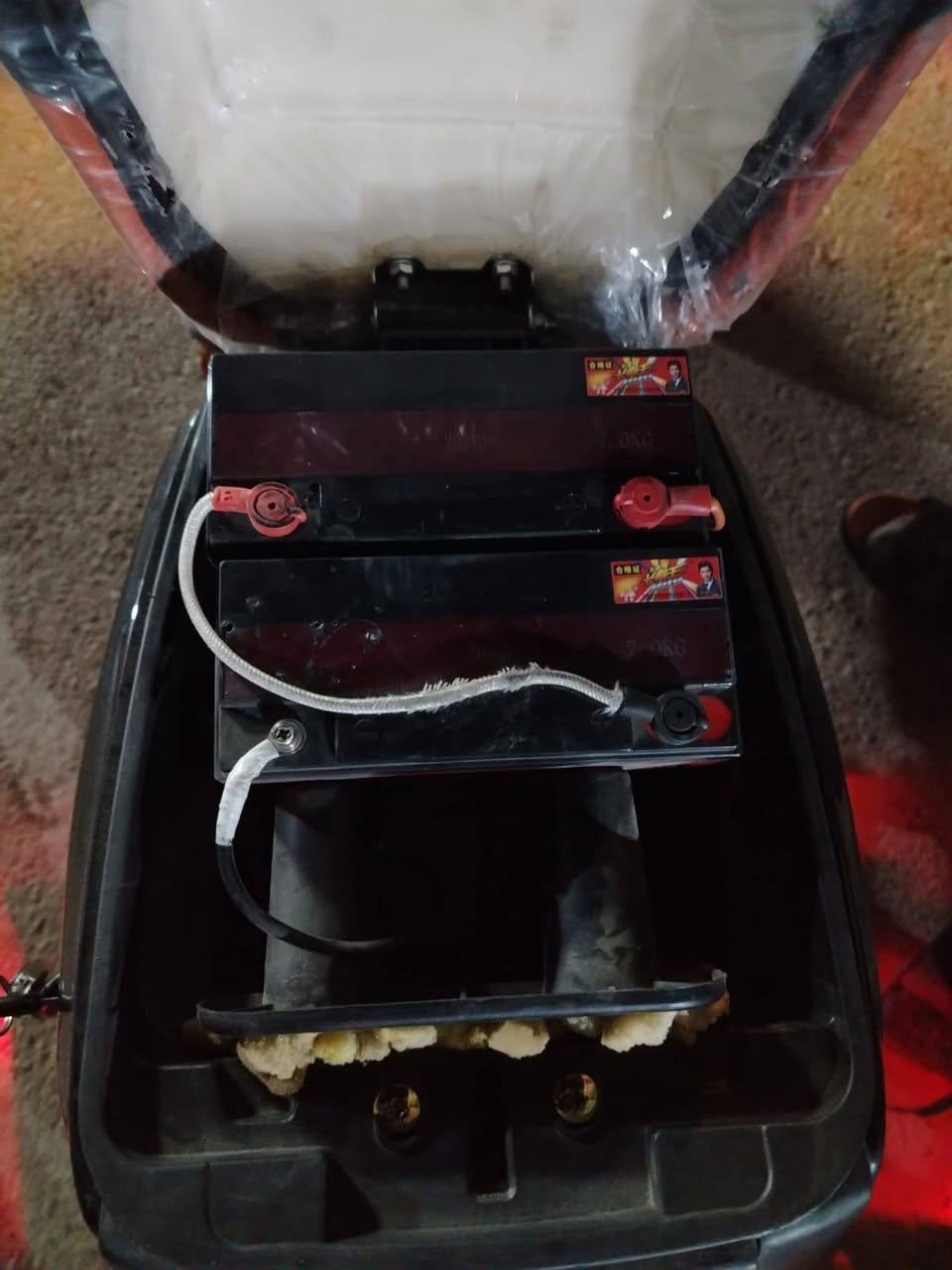 السلام عليكم دراجه شحن R9_Sport نظيفه جدا استخدام داخل المنطقه تجي 5 بطاريات كباره وملف 2000 واط حقيقي دراجه مدرع كامله من كلشي تايرات جوبلس ابرياكت دسك مكاني بغداد الحسينيه سعر 500 الف مستعجل علئ بيعتهه محتاج  رقم هاتف ***********
