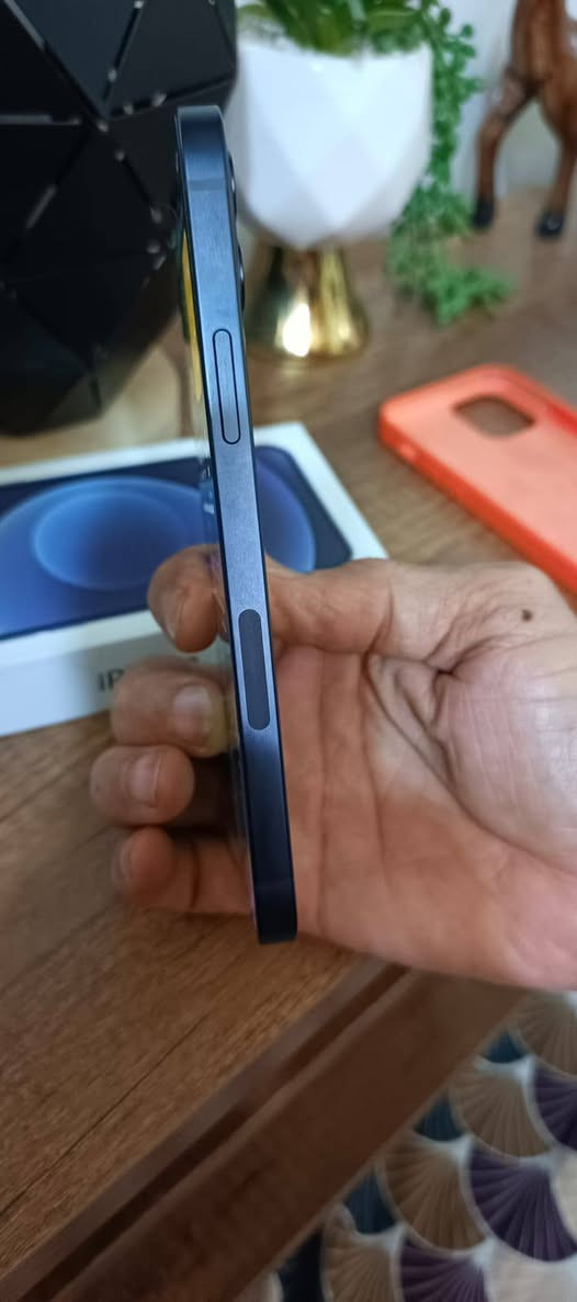 السلام عليكم ورحمة جهاز للبيع 12 
ذاكرة 128 جهاز نضافه 100+100 بي بس هاذ الخط كلش خفيف وممئثر ابدد نفخت بي وطلع بطاريه 92 🔋
 جهاز فحص حاسبه فقط بيع مكاني بغداد المشتل *********** 📞
