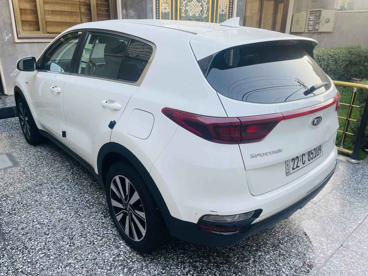 كيا سبورتج امريكي 2021
رقم اربيل الدولي سياره جديده جدا 
ماشيه ٥٥ الف كيلو حقيقي فقط 
السياره بدون صبغ بدون ايرباك حادثه فقط كسر بل دعاميه الاماميه واجه بيه الباب الامامي دبل كود فقط 
عليه منظومه زنون / شاشه جبيره / فول تحكم / فورويل 
السعر 172 وبيه مجال للشراي 
العنوان بغداد 
***********
