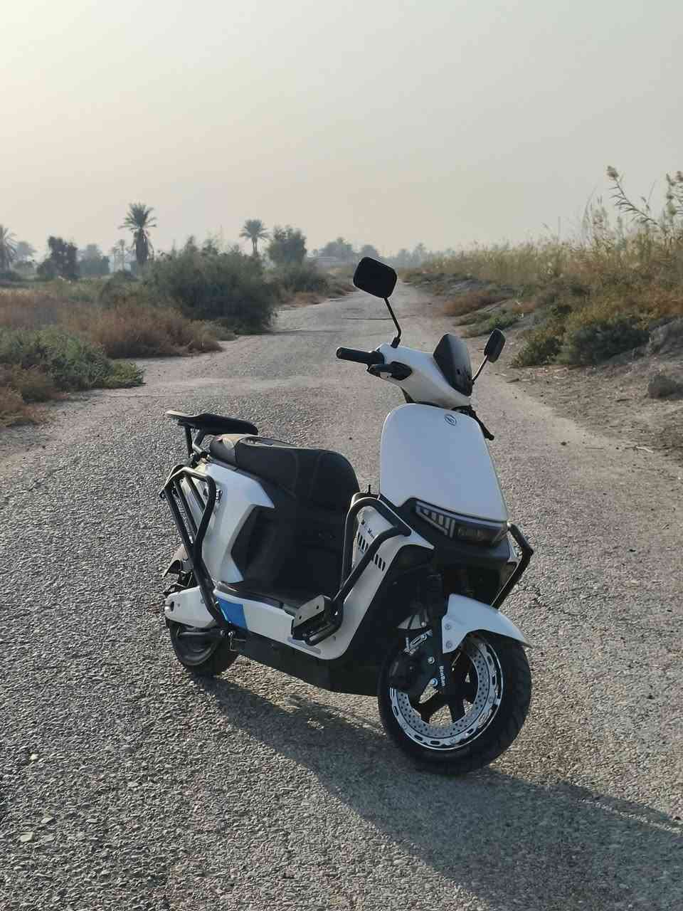 السلام عليكم
دراجه شحن للبيع 

المواصفات

اربع سرع مع نضام السبورت

بلوتوث  

NFC مع كارتين تشغيل وتشغيل عبر الهاتف

عدد البطاريات 6

الملف 2500 32 امبير 72U

شاشه ديجتال

مانع انزلاق 

مثبت سرعة

نضام الرجوع للخلف R

نضام الامان P

مع جنطة هديه وشاحنتها

ماشيه 1900 كيلو

السعر 900 بيه مجال 

للتواصل *********** واتساب فقط
