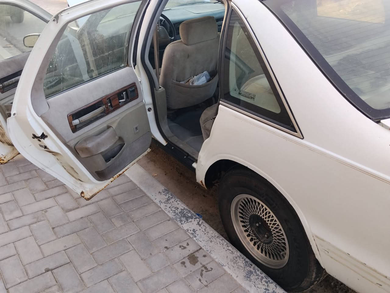 دولفين  موديل 92 مكينه وگير مال وارد هستوني شاده 350   وگير 700 حداد خلفي امامي مضبوطه هستوني شاده اكسل جديد كهربائيات شغاله  تخم تاير جديد سياره مكينه وگير مضبوطه هستوني شادهن رقم السيار كربلاء  سعره42ورقه مكاني بصره القبله الاستفسار ***********
