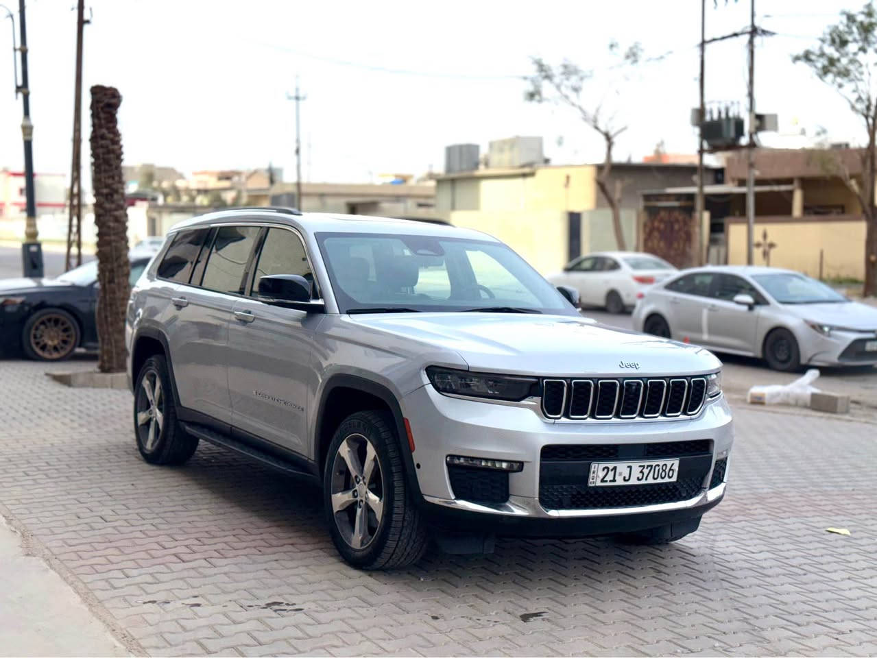 Jeep Grand Cherokee 2021
جيب گراند شيروكي 2021

مواصفات Laredo 4x4 
-مقاعد تدفئة-
ستيرن تدفئة-
رادار جانبي و امامي-
لايت LED زينون-
شاشة كبيرة-كاميرا خلفية
صندوق كهربائي 
شغال

مكينة ٦سلندر حجم ٣.٦لتر تنفس طبيعي

السيارة بدون ضرر و بدون ضبغ
السيارة كلش حلوة و نظيفة 

السيارة رقم دولي شمالي
مكفولة من كير و محرك و كهربائيات

سعرر ((290)) بي مجال قليل 
مكان السيارة
كركوك داخل مدينة 
*********** كركوك, العراق
