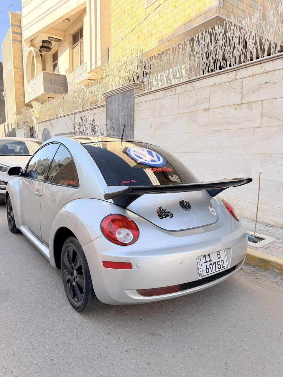 السلام عليكم
فولكس واكن بيتل 2008

بيها باب سايق صبغ فقط او البقيه كله مكفول

السياره جاهزه من كل شي كير مكينه كفاله حداديه جديده تخم تاير السياره مابيها نقص برغي بيها لايتات مال بيتل 2018 او دركه ايضن

سياره داخله سيرفز هسه منضومة بانزين كامله جديده. رقم بغداد الجديد تحويل ثاني يوم او سياره بعد كدامكم 
السعر. 95 ورقه $. 
مكان السياره كربلاء 

الاستفسار ***********
