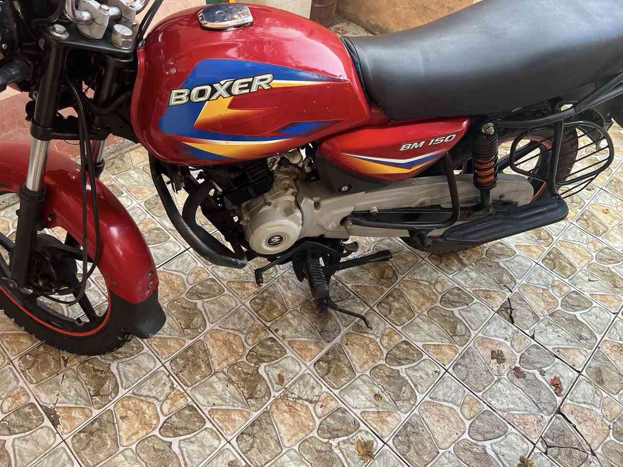 السلام عليكم دراجه بوكسر دراجه حلوه وكامله ومناقصه اي شي مجفته شركه الشراي يتصل *********** مكاني  بعقوبه كاطون تايرات جدد
