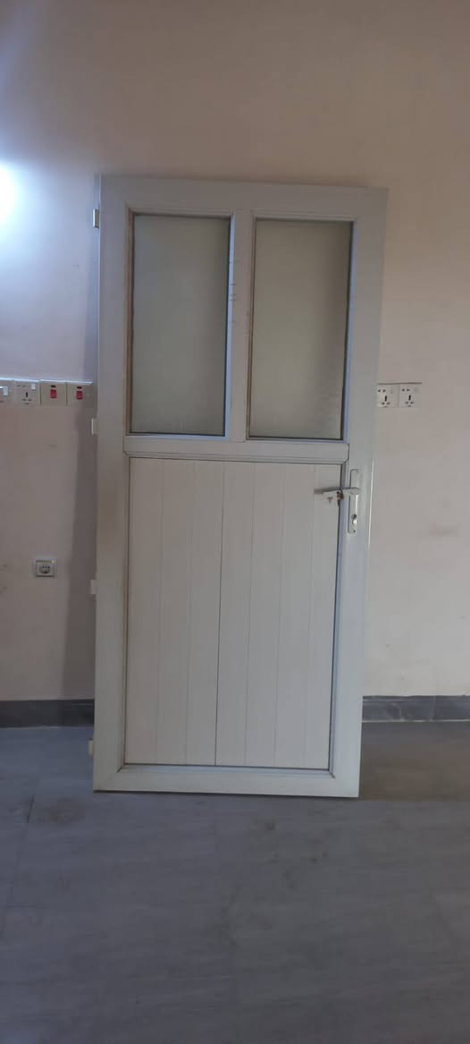 سلام علیكم  ورحمه الله بركات
باب بلاستك نضیف  
بس بدون ایتار 
مكانی كه ركوك 
***********
