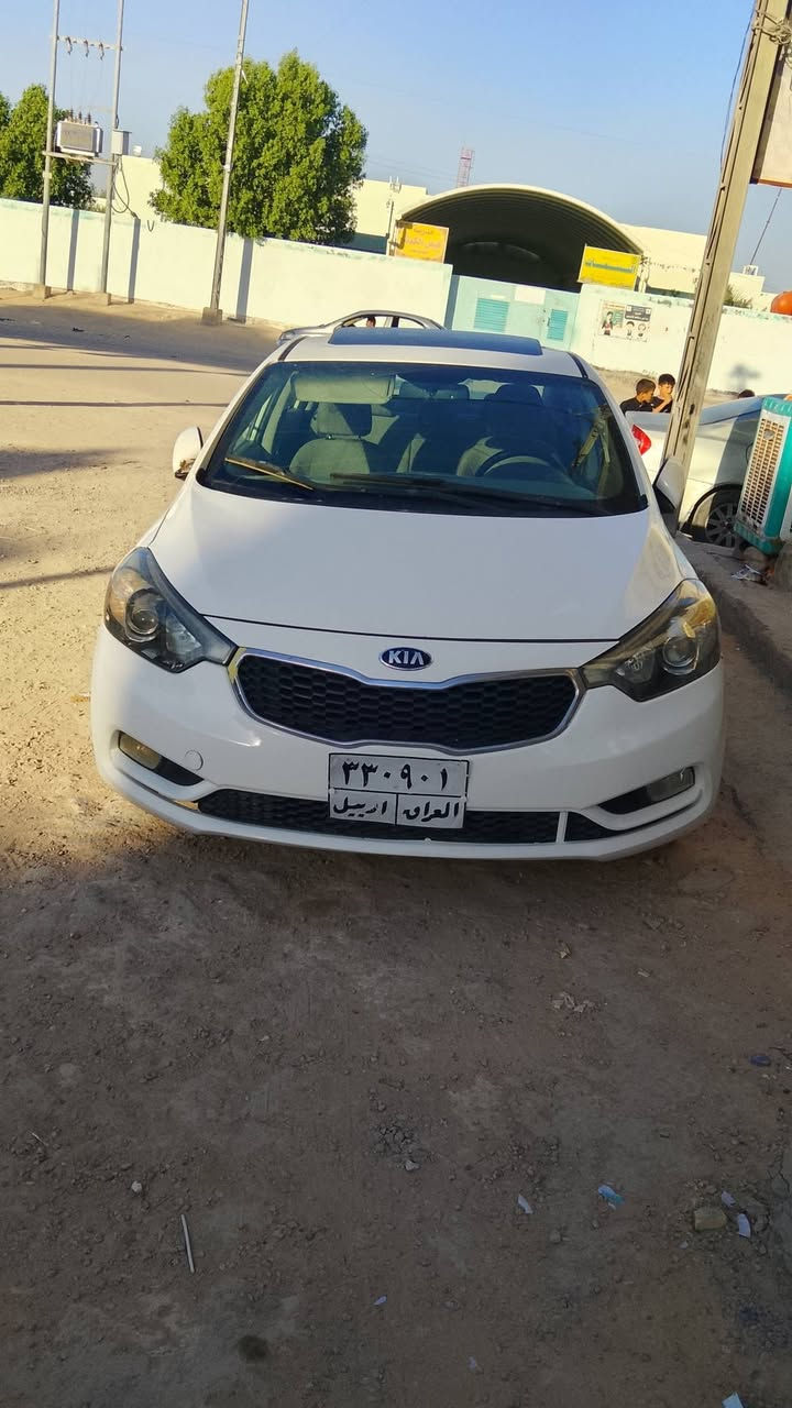 سيراتو مديل ١٣شكل ال١٤
سيارة فول فتحه بصمه مري شفط تحكمات 

محرك 1600بيها رشات صبغ قليله بدون ضربه قويه 

شواصي وحوض كفاله ب93وبيها مجال قليل 
تبريد حداديه جاهزه السياره
***********
