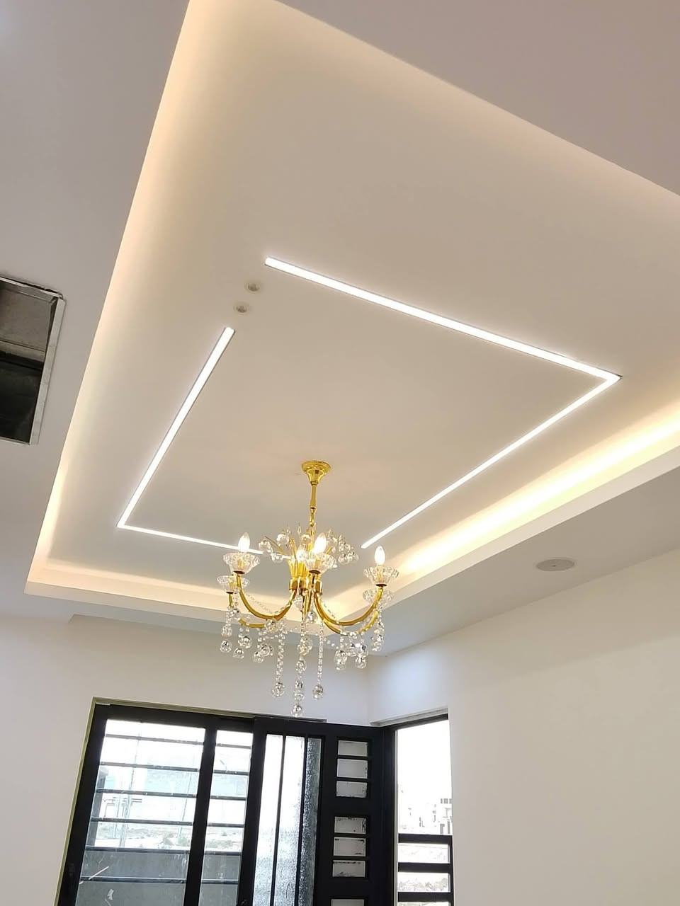 كافة اعمال ديكورات سقوف جبس بورد داخليه وسحبات ملكية وسقوف ثانوي وتغليف الجدران بلاستك وجبس بورد ديكورات داخليه بأسعار مناسبة الاستفسار اتصال ع الرقم التالي واتساب *********** *********** تحياتي للجميع ديكورات ابو رهف الحيالي
