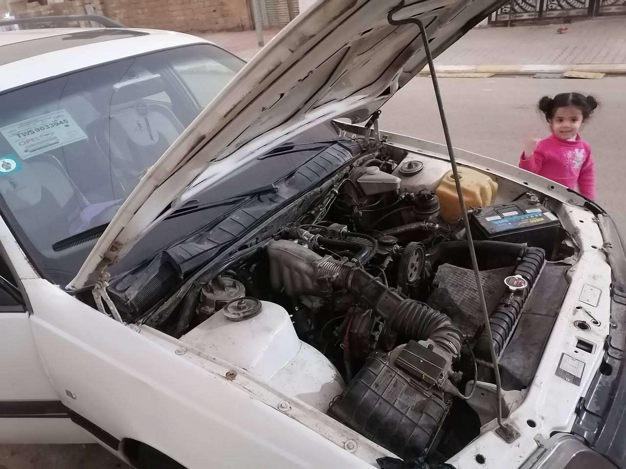 للبيع اوبل اوميكا موديل 1990 حجم 20 سنويه مشروع وطني رقم انكليزي الانبار لل2030 شرط التحويل ثاني يوم كير عادي سلايت تخم تاير كهربائيات كلها شغاله 
السياره نضيفه مصبوغه عام مال جني عنوان السياره في الرمادي السعر 23$  
***********
***********
