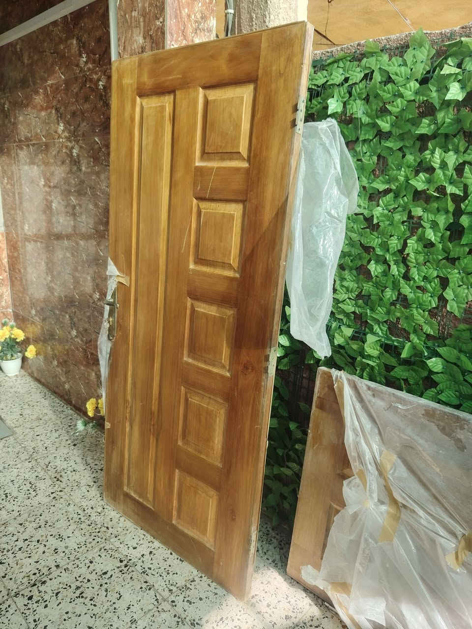 يالسلام عليكم أبواب عدد 2 للبيع نضاف جداً نضافه 90% ثنينهن نفس النضافه  هنه وكيلوناتهن جدد بدون جرجوبه القياس الطول 195 والعرض 87 السعر ثنينهن  180 قفل بدون عمله رجاءً العنوان بغداد الشعب شارع الصحه اتصال ***********
