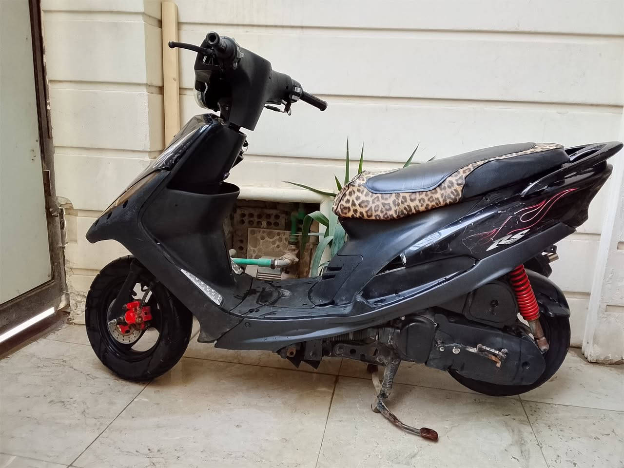 ماكس عدله موديل 2008 بوشه 49 هندر واحد تشتغل
 بيها نقوصات سلف عداد بريك امامي السعر 375 بيها مجال قليل العنوان كربلاء شارع احمد الوائلي خاص موجود او تصل ع رقم 
***********
