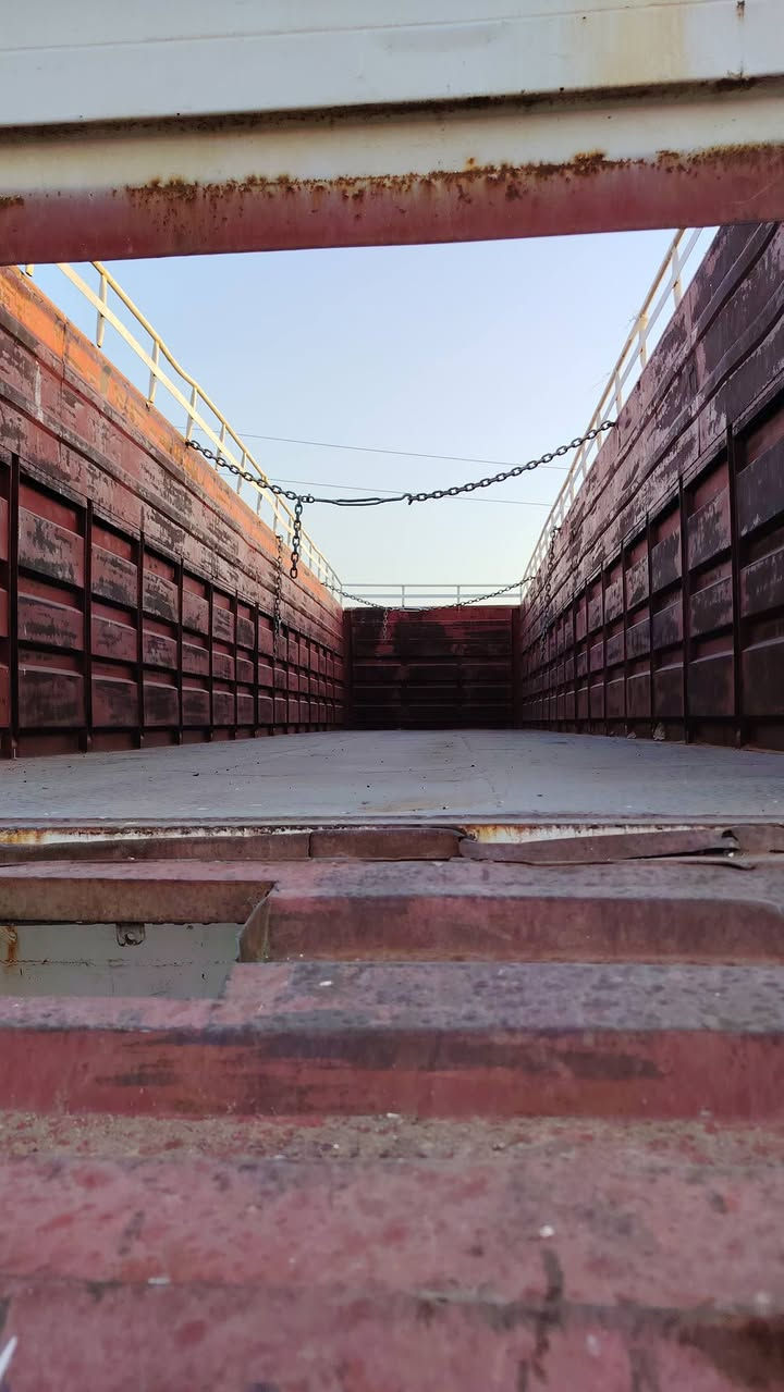 عربانه للبيع شاصي محلي اربع محاور12 ونص المكان الموصل باقي التفاصيل ع خط ***********
