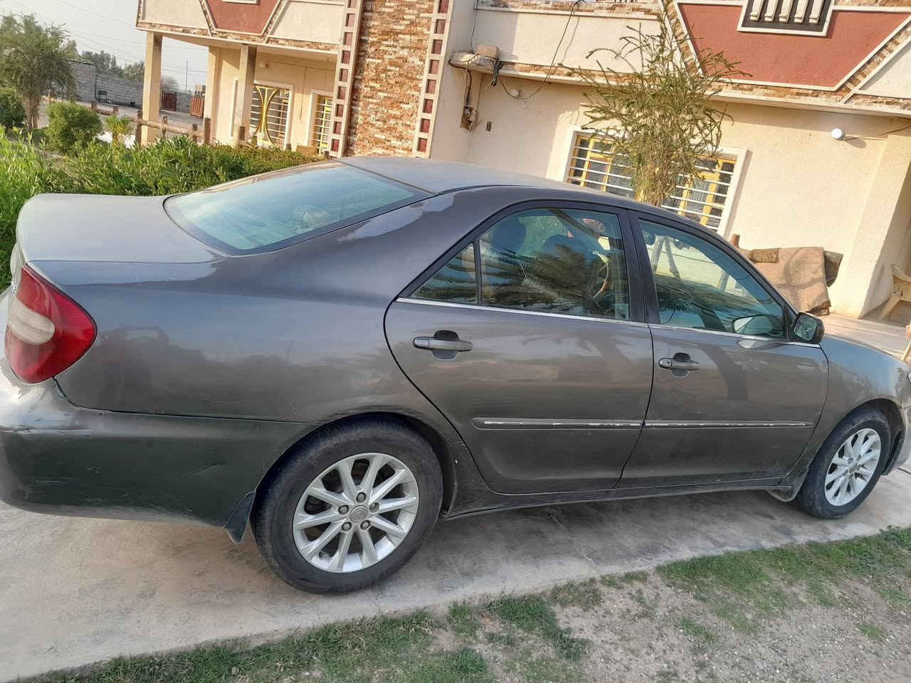 كامري وارد أمريكي موديل 2004 \ \\\\ 6 سلندر  كير محرك شرط لا تنقيص ولا تبخير ... تبريد تدفئه رقم دولي اربيل سنويه إلى 29 تحويل مباشر .. .. السياره اخذتها بيها بنيد صبغ فقط وحاليا عندي جاملق أمامي عكس السايق بارد .. السياره خير من الله .. السعر 95 مجال قليل  ..مكان السياره صلاح الدين قضاء بلد ناحيه يثرب  .. ***********
