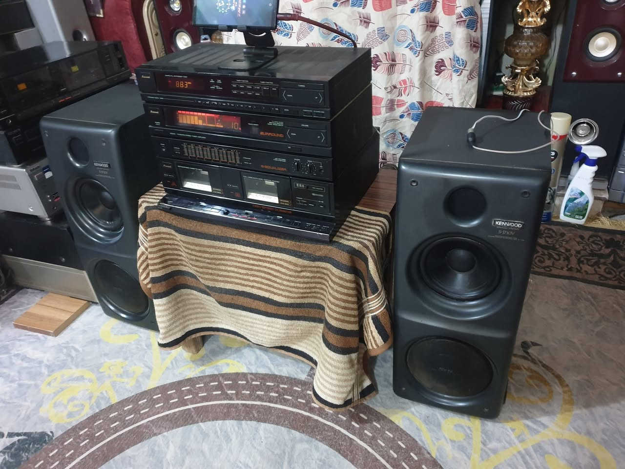 سستم سانسوي ياخذ اربع سماعات  ١١٠ فولت مع المحولة سعره ٦٥ الف والسماعات كنوود ٦٠ الف  شغال اواكس وراديو  وإمكانية ربط مايك   موضح بالفديو والصور   الحلة مهندسين الاتصال على الخاص او موبايل  ***********  يوجد توصيل  كافة المحافظات  كل الاحترام والتقدير
