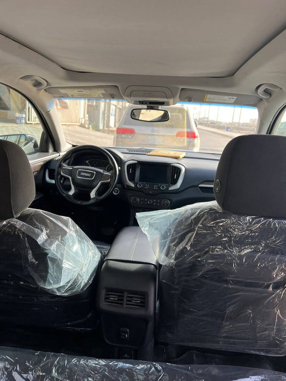 السلام عليكم للبيع جمسي تيران SLTاللون ابيض    2019 السعر$١٤٥  مكينه 1500 توربو
تفاصيل وحادثها جاملغ وبنيد
موبايل ***********
#الــمــواصــفـــات 
{1} كشن سائق كهرباء 
{2} ويل كب بلادي
{3} كاميرا دواره ستيرن
{4} شاشه اندرويداوتو كار بلي
{5} تبريد  امامي خلفي
{6} لايت زنون + كشاف+ حاجب زنون
{7} عداد المسافات 63 الف ميل
{8} منافذ USB امامي خلفي
{9} سستم صوت متكامل
{10} تحكم سترين جهتين
{11} نضام ABS مانع انزلاق
{13} تشغيل عن بعد
{14} بصمة 4 باب+ تشغيل 
{15} ايرباك دركة و دشبول 
{16} دواخل مطعم صاج
{17}جنطه كهرباء
{18}كشنات كهرباء +تبريد وتدفئه
{19}فور ويل 
{20}سقف بانوراما قطعتين
مكان السياره واسط مركز المدينه
