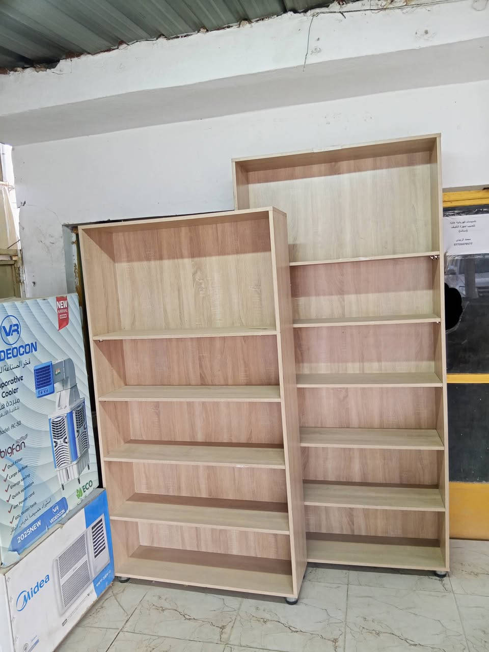 كاونترات+ معرض مكتبة الخشب تركي درجة اولى والنجار عراقي توصال مستعملات جداً قليل نسبة النظافة 95% اذا مو اكثر سعرهن 600 وبيهن مجال 
للاستفسار ***********
