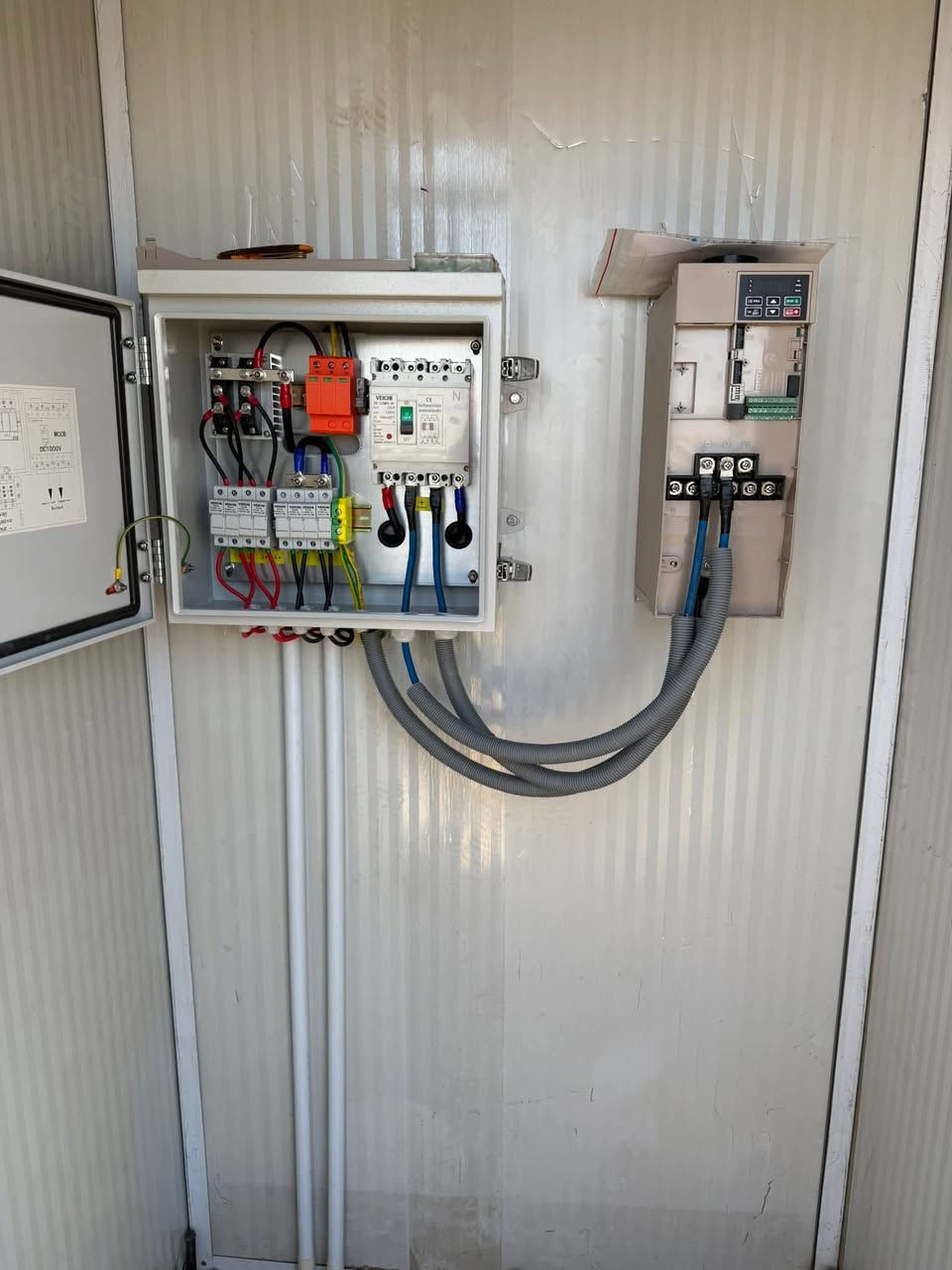 تم بحمدالله تنصيب (1)منضومة طاقة شمسية زراعي بقدرة (30) حصان
#مخمور_ابراهيم_باول

الواح لونجي 615واط عدد (60) ضمان (15) سنه

انفيرترات فيجي ضمان (5) سنوات عدد (1)

كمباينر بوكس فيجي بورد ضمان (5) سنوات عدد (1)

#توفر_نظام_البيع_بالتقسيط 

ضمان حقيقي :
- انفيرترات IP20 ضمان 4 سنوات .
- انفيرترات IP66 ضمان 10 سنوات استبدال .
- بطاريات ضمان 7 سنوات .

🔋 لماذا تختار Crown؟

منتجات عالية الجودة تشمل بطاريات الليثيوم LiFePO4 وأنفيرترات الطاقة الشمسية.
ضمان حقيقي على منتجاتنا لتوفير راحة البال.
دعم فني متكامل .
أسعار تنافسية تناسب السوق المحلي والعالمي.

📦 مع مستودعاتنا المنتشرة في دبي 🇦🇪 والعراق 🇮🇶، نحن نضمن توفر المنتجات بشكل دائم وعلى مدار العام.

🎯 اغتنم هذه الفرصة الفريدة وكن جزءاً من شبكة  Crown لتقديم حلول الطاقة الشمسية المبتكرة في العراق.

 
📢 للاستفسارات والتعاون التجاري، يمكنكم التواصل معنا عبر:
📱 كورك : ***********
📱اسيا    : ***********
📱زين     : ***********
  
📧 البريد الإلكتروني:  
Info@durablesolutions-iq.com  
  
🌐 موقعنا الإلكتروني:  
www.durablesolutions-iq.com  
  
📌 موقعنا (1)
اربيل - شارع 120م، سايدين بنصلاوة القديم، مقابل بانزينخانة باكور . 
 
📌 موقعنا (2)
الموصل - سايدين حي الوحدة - قرب بانزيخانة نينوى الشرقية .
  
#أنظمة_الطاقة_الشمسية #تدريب_متقدم #الطاقة_المستدامة #تقنية_الطاقة #الطاقة_الشمسية #حلول_الطاقة #استدامة #توفير_الطاقة #اربيل #كردستان_العراق #بطاريات        
‏#DURABLE_SOLUTIONS #Solar_panel #Solar_energy #clean_energy #Batteries #crown #genus #suness #veichi #Longi #Jinko
