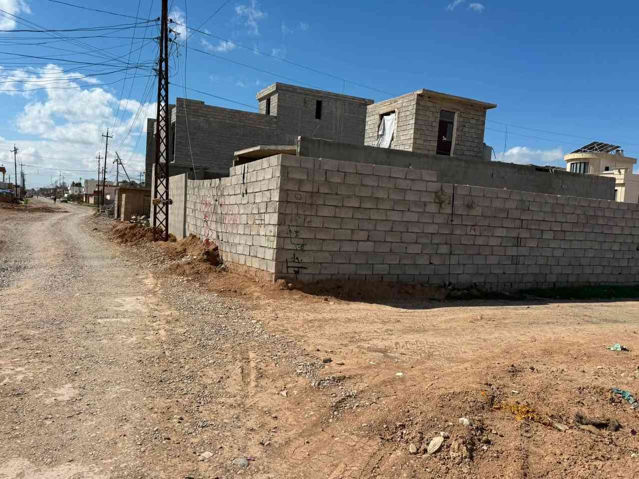 🏡 للبيع بيت سكني
شارع التربية الجديدة نهاية الشارع يم المولد 
* 📍 المساحة الكلية: 300 متر²
* 🏠 مساحة البناء: 150 متر²
* 💰 السعر خاص

للاستفسار أو للحصول على مزيد من التفاصيل، يرجى مراسلتي على الخاص.
