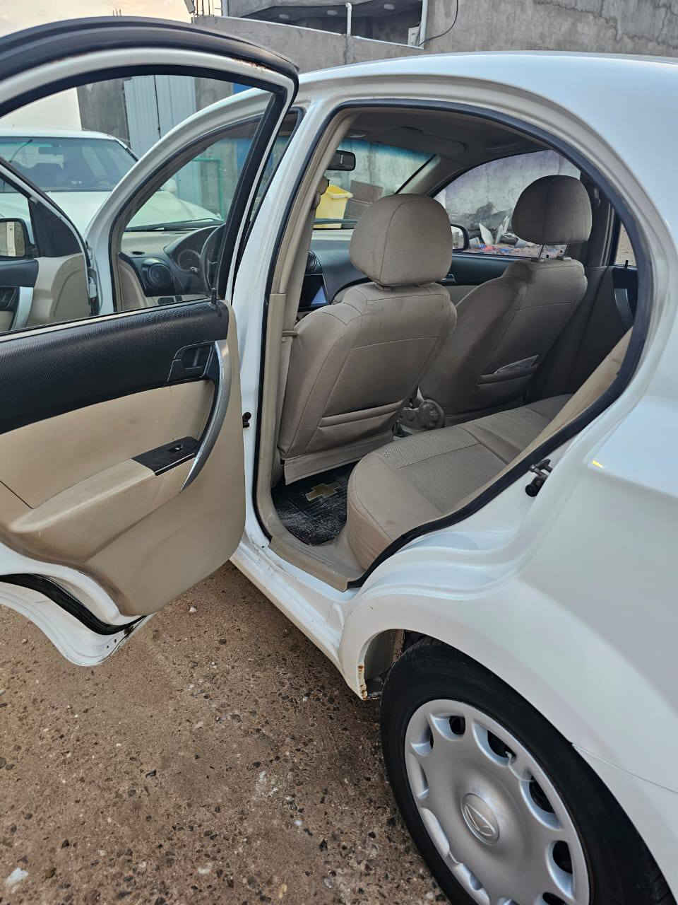 السلام عليكم افيو موديل 2011 رقم بصرة راعيها بالبصرة بيها صبغ ٣ قطع حدادية جديده تبريد شغال محرك مسكر ١٦٠٠ مكفول سيارة مكفولة من ضربة طخم تاير جديد سيارة مامتعوبة مال  سعر ٦٣ وبيها مجال قليل العنوان البصرة ابي الخصيب رقم الهاتف ***********
