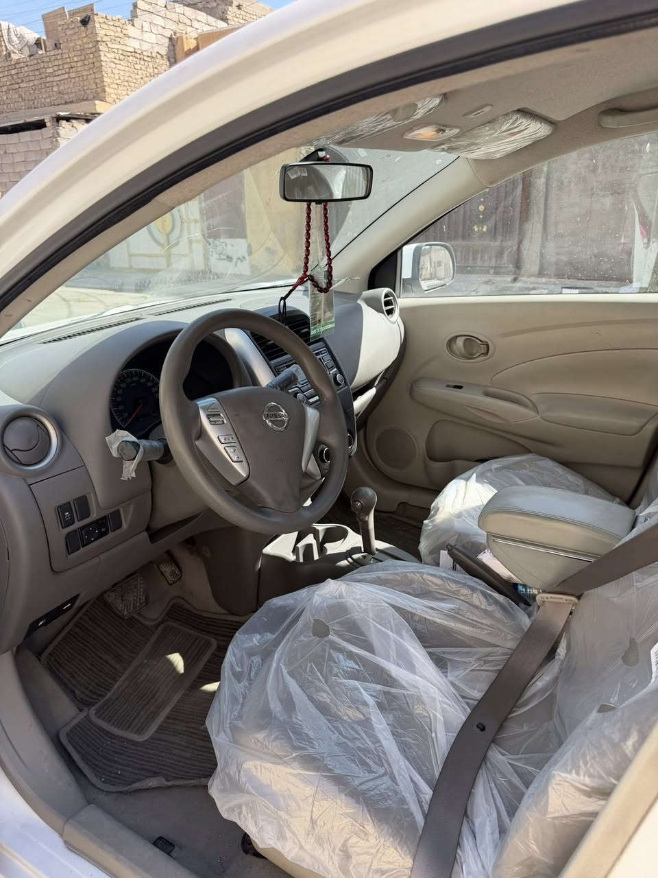 نيسان سني هندي للبيع رقم اربيل
السيارة بيهة صبغ كلير فقط بلجاملغ الخلفي كلير فقط اثر شخط 
وسيارة بيهة طخطخات بسيطة كلش 
السيارة جاهزة وماناقصهة اي شي كلة جديد
ماشية 50 الف 
العنوان البياع او المنصور الداودي
***********
السعر 114 وبيهة مجال
