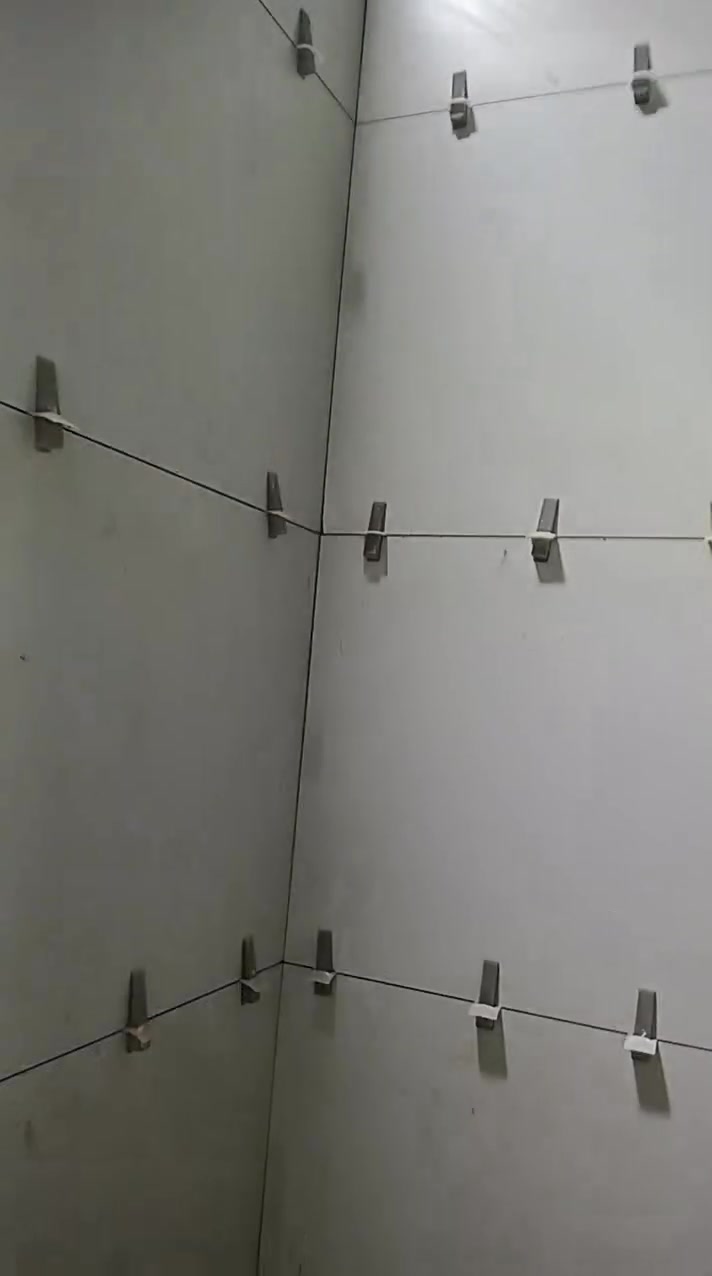 السلام عليكم ورحمة الله وبركاته اخوي انا  مصري خلفه سيراميك وبرسلين ومرمر وبايات ومقرنص وكاشي ومعي لبخ سقك وخش ووجهيات  ومعي كادر تفليش وكادر عزل وكادر بنايين والحمد الله خبرتي في المجال ٢٥ سنه واسعار في متناول خابرني وتدلل الجميع{***********} شغل بشرط درجه اولى العمل بغداد فقط

