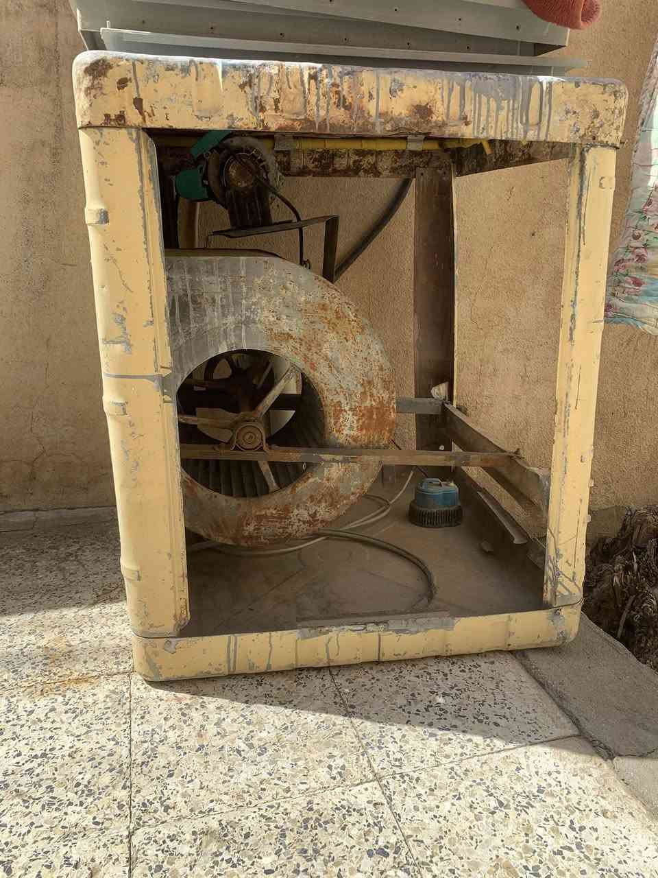 سلام عليكم مبرده للبيع شغاله كامله حجم ثنين ونص سعره ٥٠ قفل مكان رمادي ٥كيلو للتواصل عالخاص أو اتصل ***********
