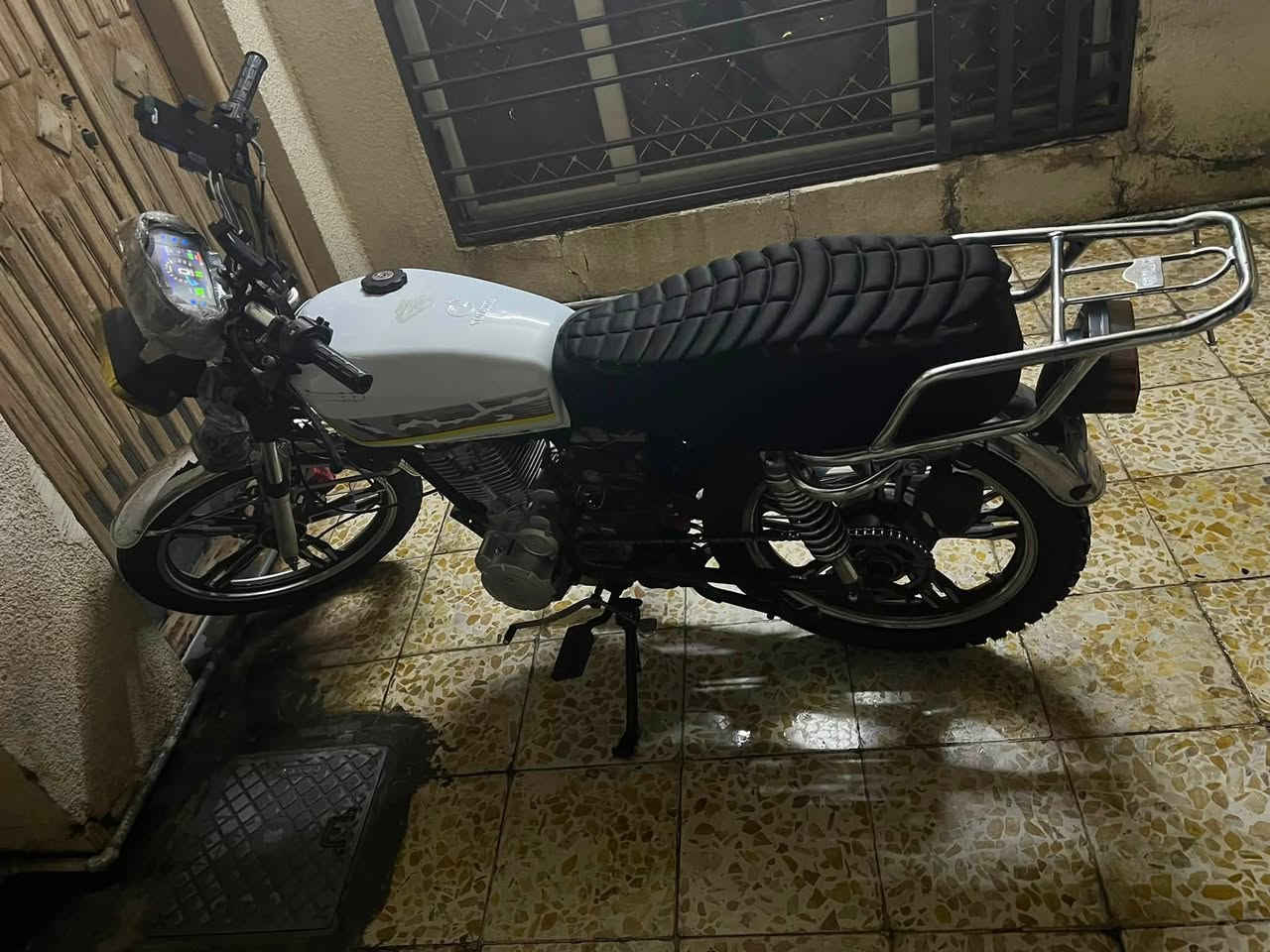 سلام عليكم دراجه  خمسه كير للبيع
الدرجه اول تجفيته الها ناعمه كلش  
كلها شغاله سلف هندر دراجه خير من الله تخبل  
نقصه بس القبق مال باتري. فقط 
مكاني بغداد
رقم الهاتف ***********
السعر 450 قفل قفل

