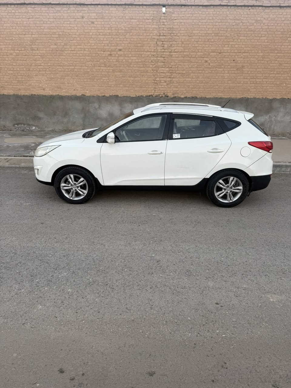 السلام عليكم
توسان خليجيه موديل 2010
للبيع السياره بيه قطعتين ونص صبغ 
هزه جديده رقم دولي 
يصير وكاله تحويل 
مكان السياره بابل 
السعر 120 وبيه مجال 
***********
